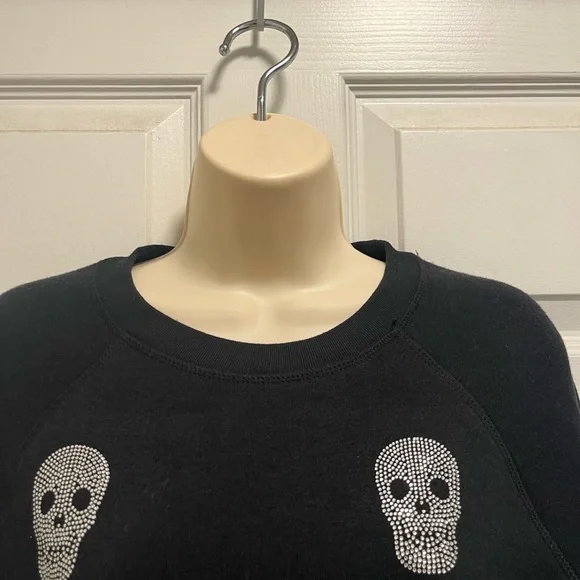 Betsey Johnson Embellished Rhinestone Skull Fleece Sweatshirt Black-Small - VGUC - Picture 2 of 14